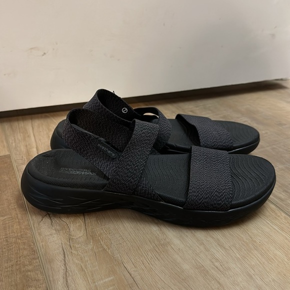 SKECHERS GOGA Max women’s black strappy sandals size 7 - Picture 2 of 7